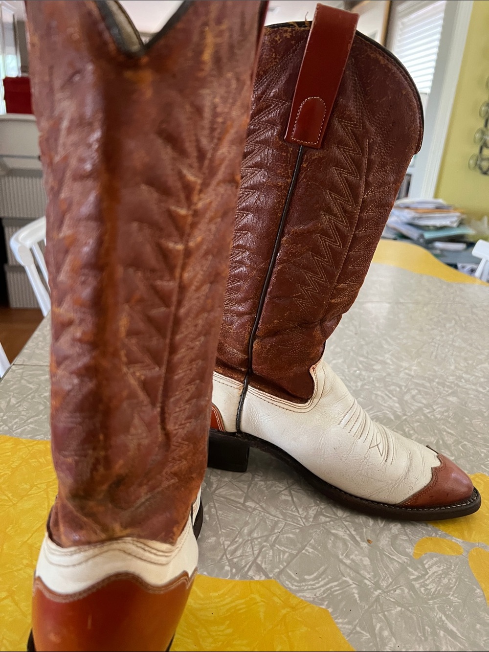Two-Tone Brown and White vintage Cowboy Boots. Donating to cancer shop 7/14 - Picture 8 of 15